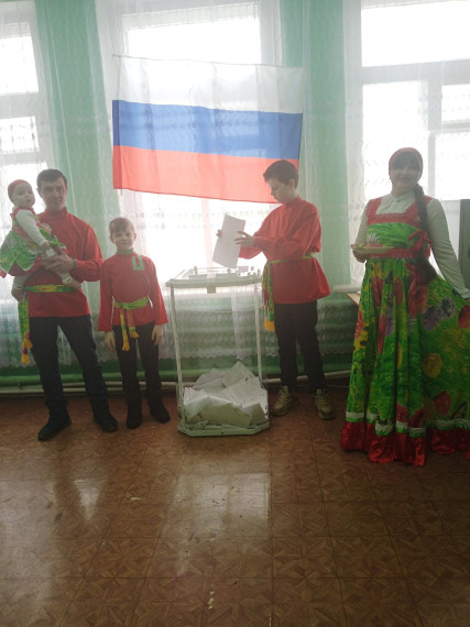 Всей семьёй идём на выборы!!!.